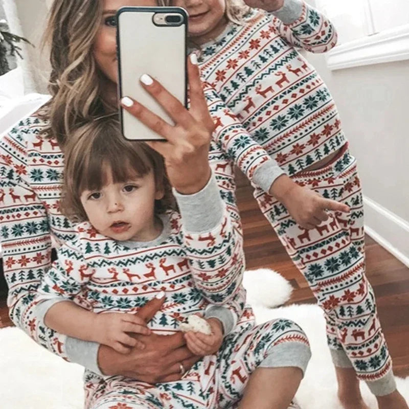 Pijamas Natal 2025 Família - Conjunto 2 Peças Estampado Body Bebé Xmas