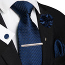 Conjunto Gravata Xadrez Castanho - Seda 8cm com Acessórios