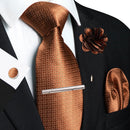 Conjunto Gravata Xadrez Castanho - Seda 8cm com Acessórios