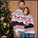 Casal com camisolas de Natal combinando