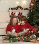 Crianças lendo livro de Natal